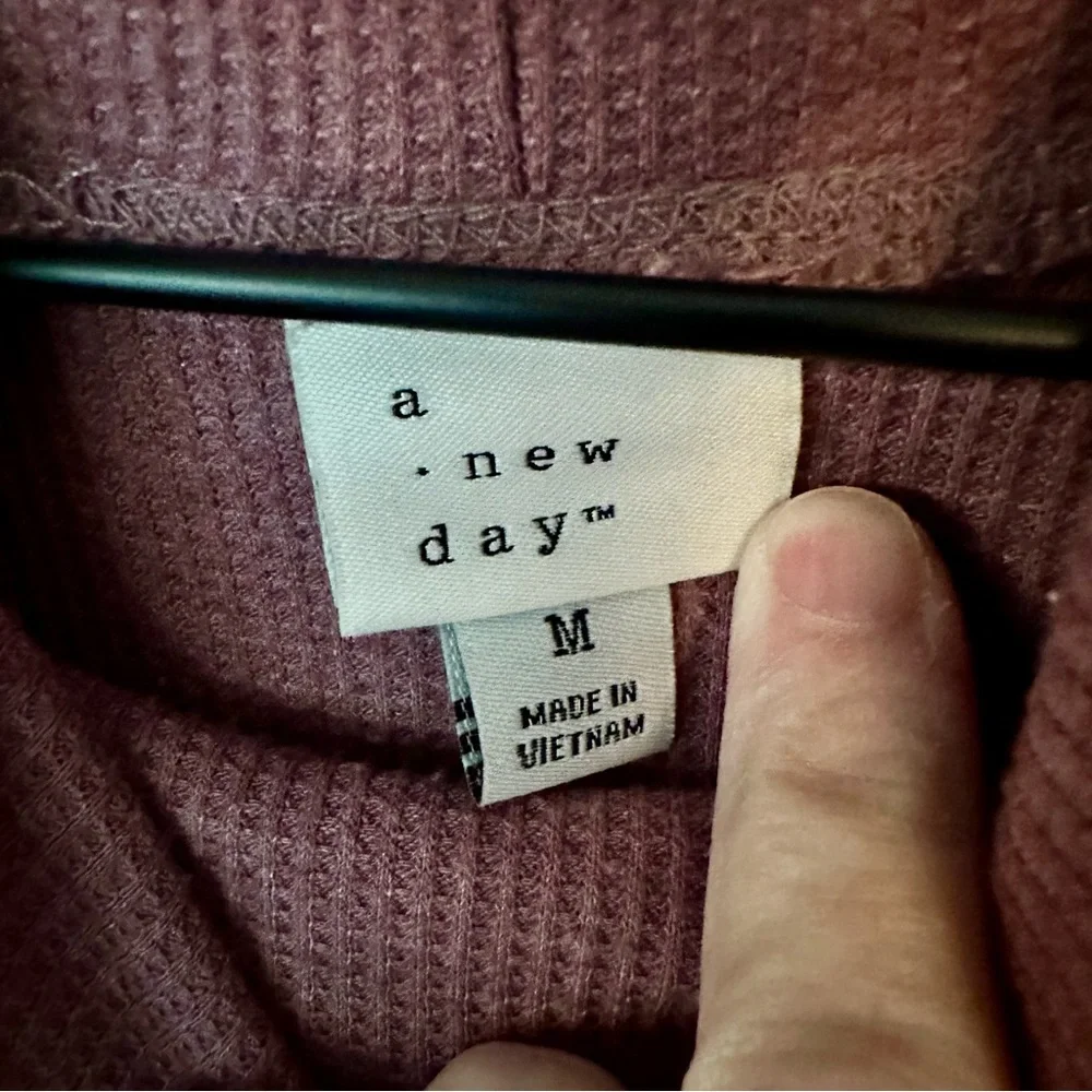 Waffle knit cowl/turtle neck top - Picture 3 of 6